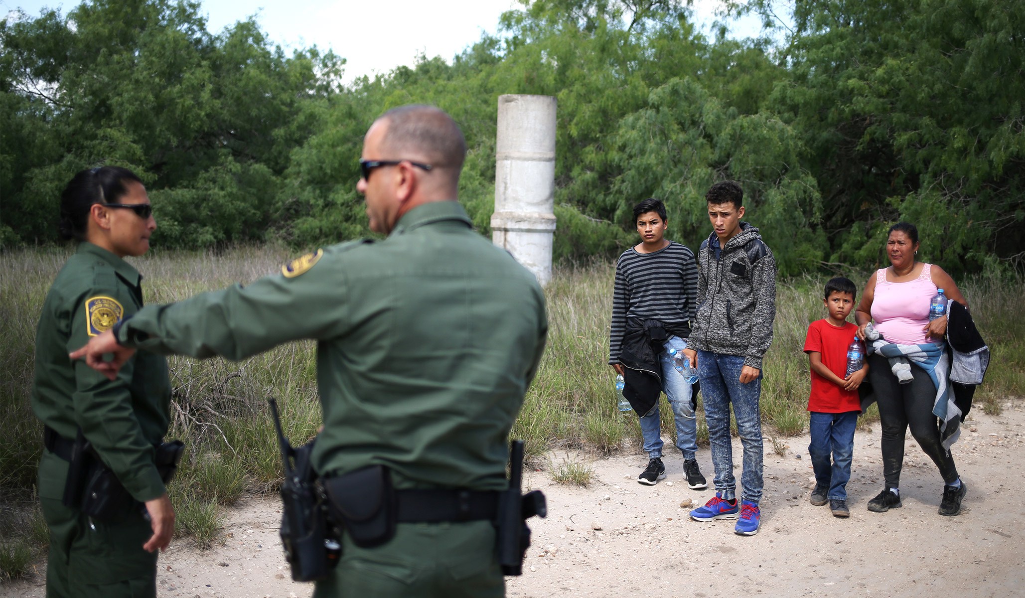 illegal immigrant family w/ border control