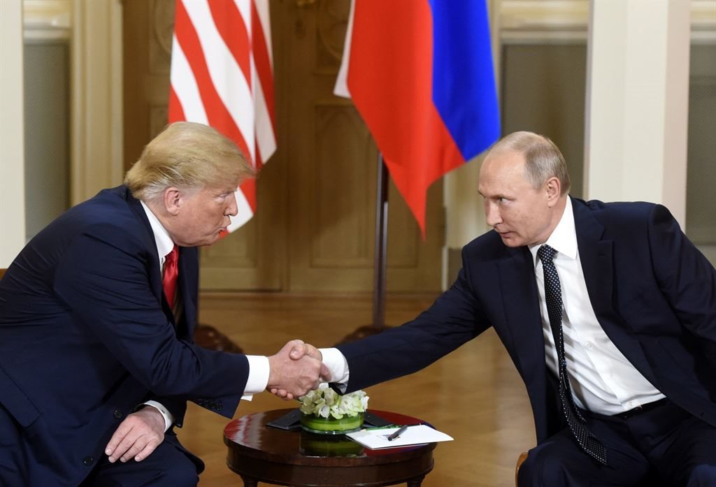 Trump - Putin handshake