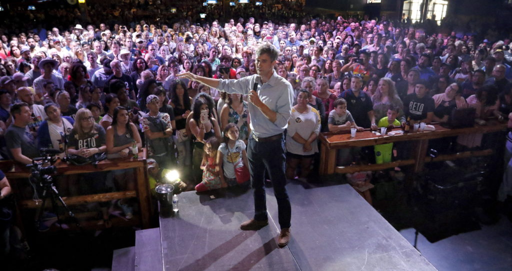 Beto O'Rourke talks to a crowd of voters