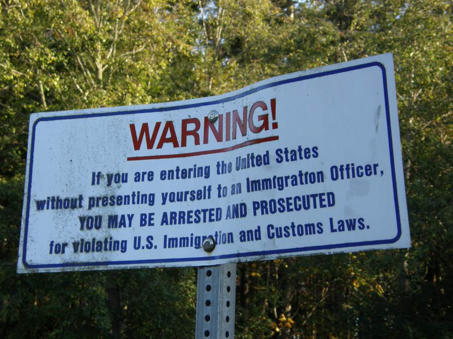 US-border-notice_illegal_immigration