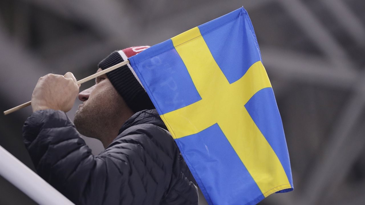 Man holding Swedish flag