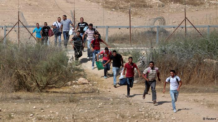illegals cross border - no wall