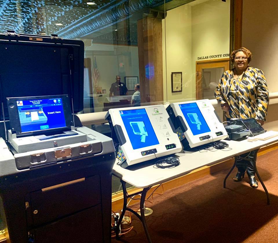 Dallas-Elections-Pippins-Poole-voting-machines