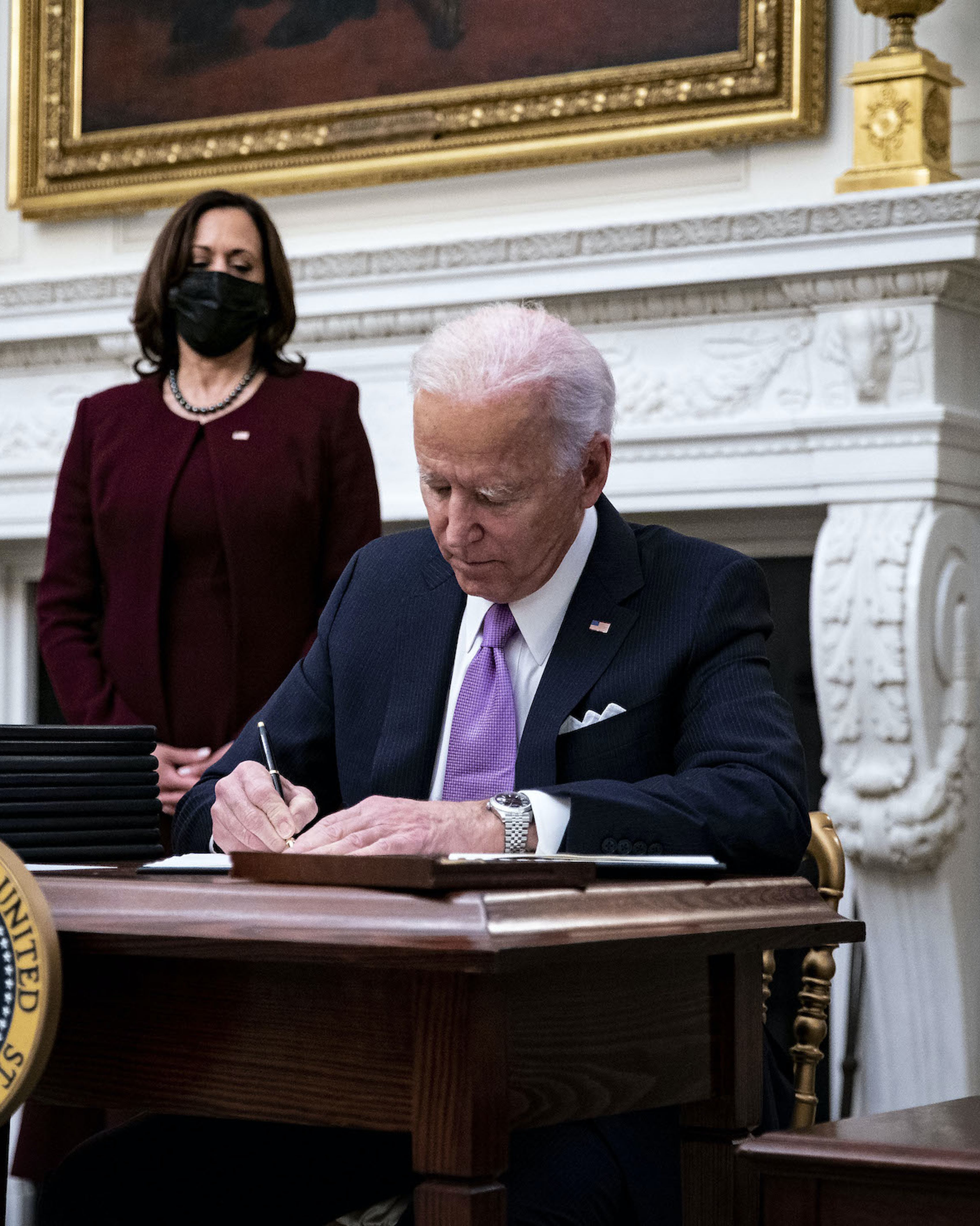 Joe-Biden signs executive orders