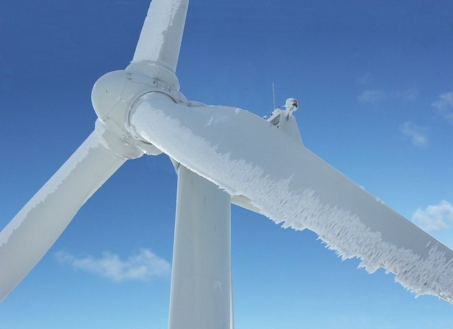 Frozen-Wind-Turbine
