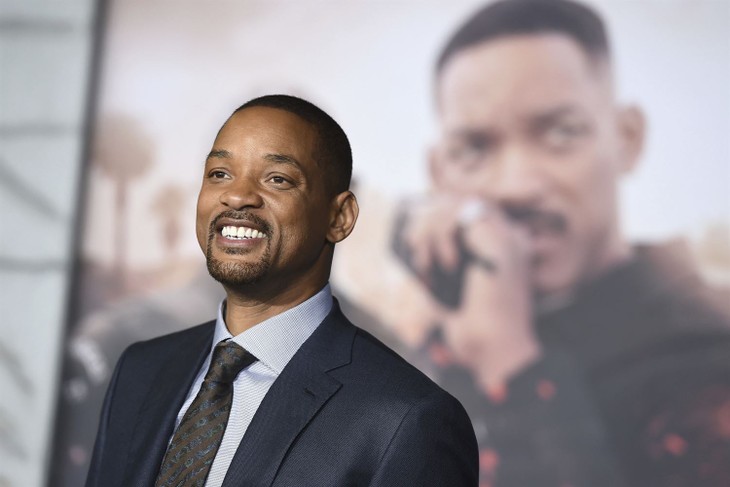 Will Smith in front of movie screen