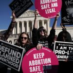 pro-life vs pro-abortion protesters