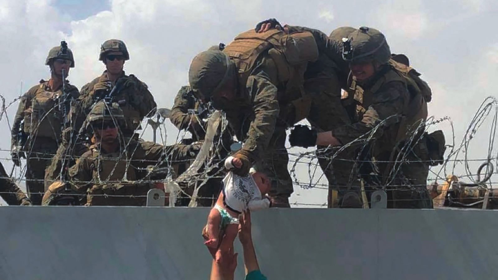 soldiers save a baby over concertina wire
