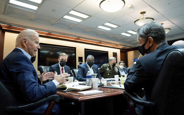 Biden-meeting-national-security-team