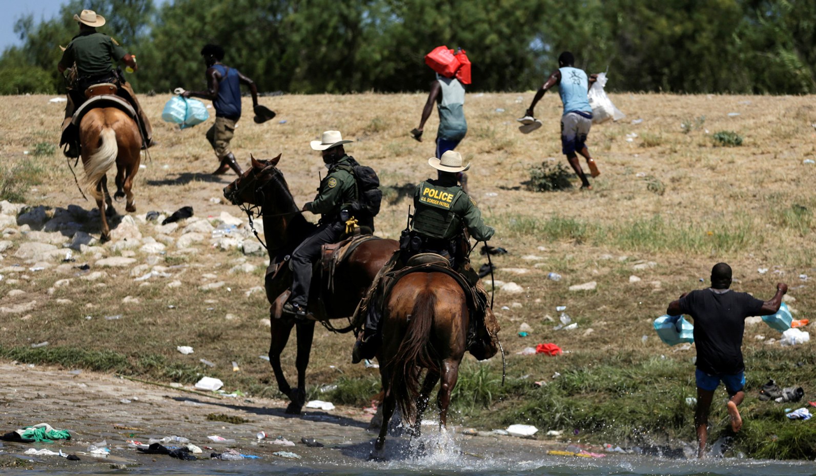 border-patrol on horses chase illegal immigrants