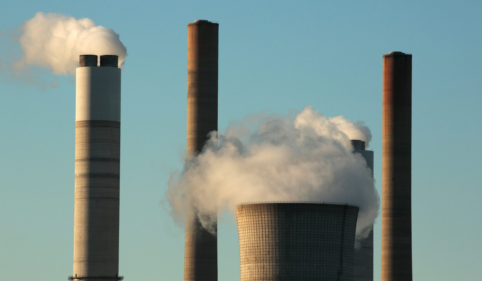 illinois coal power plant-smoke stacks