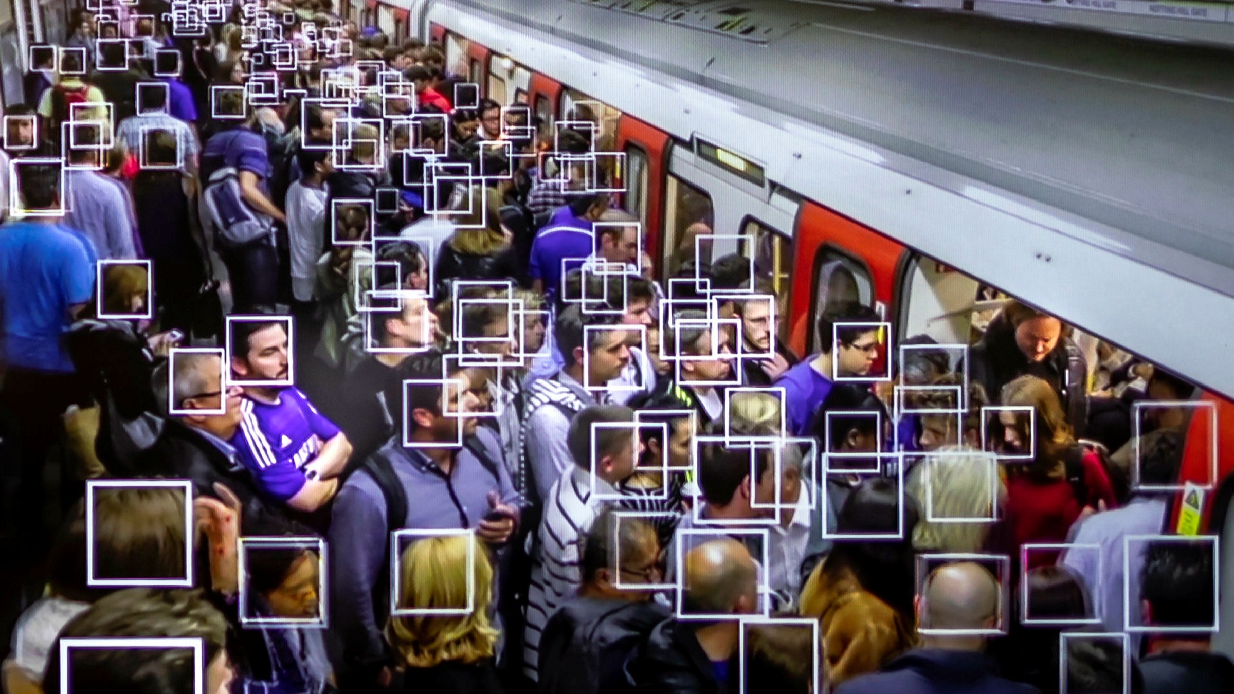 Digital analysing faces in a crowd