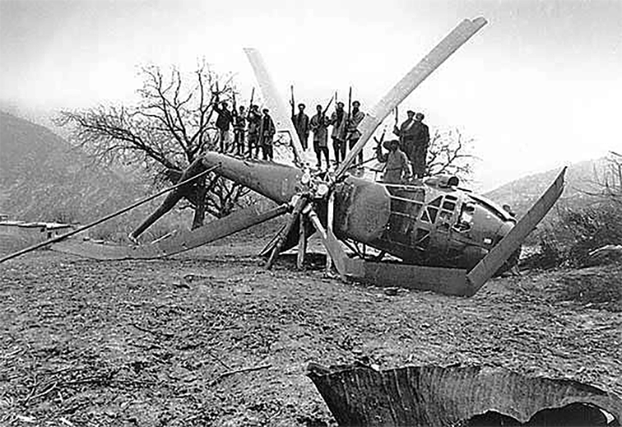 Soviet-invasion-of-Afghanistan - downed helicopter