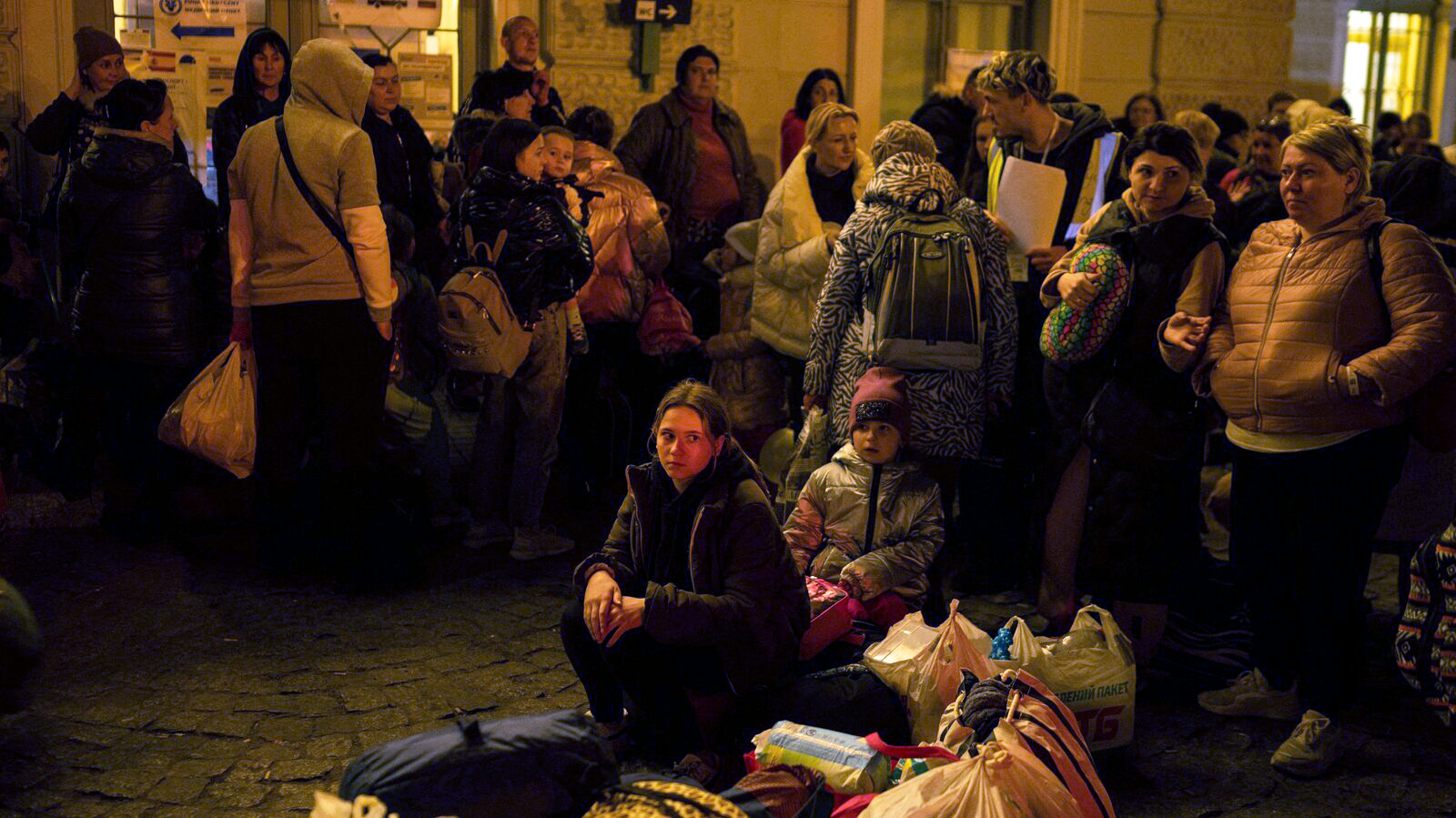 Ukrainian refugees wait