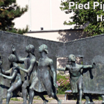 Statue - Pied Piper of Hamlin leading the children