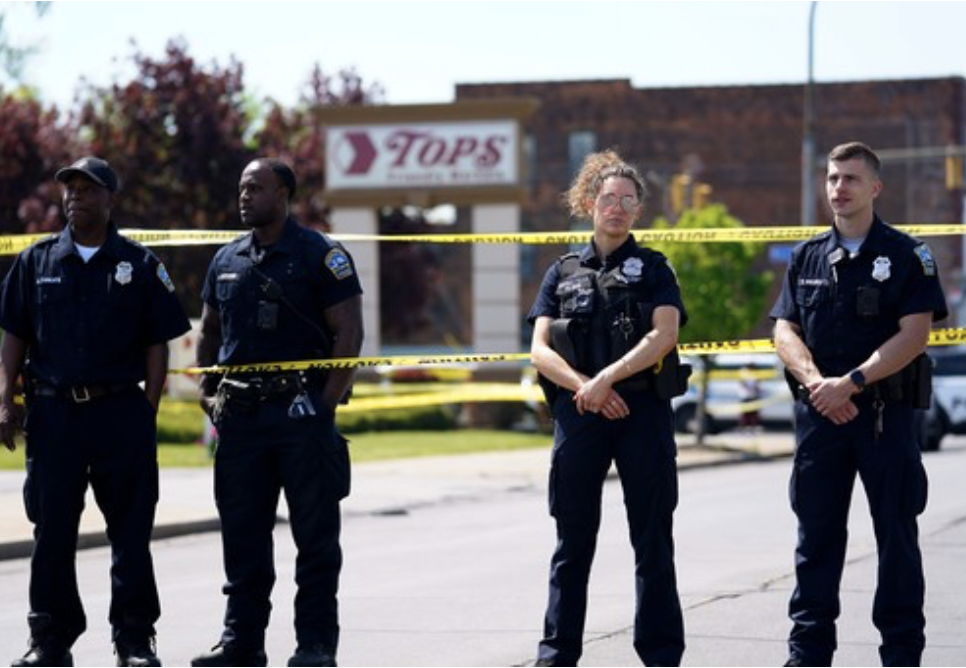 4 Police Officers outside Buffalo supermarket
