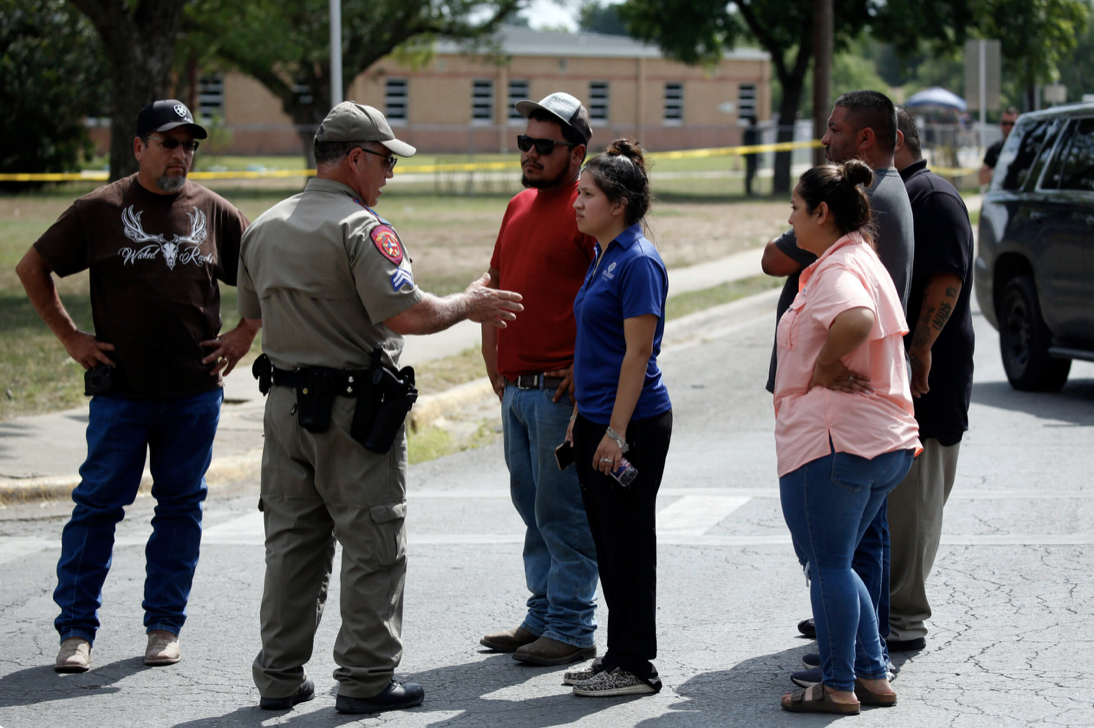 police officer at Uvalde talks to people
