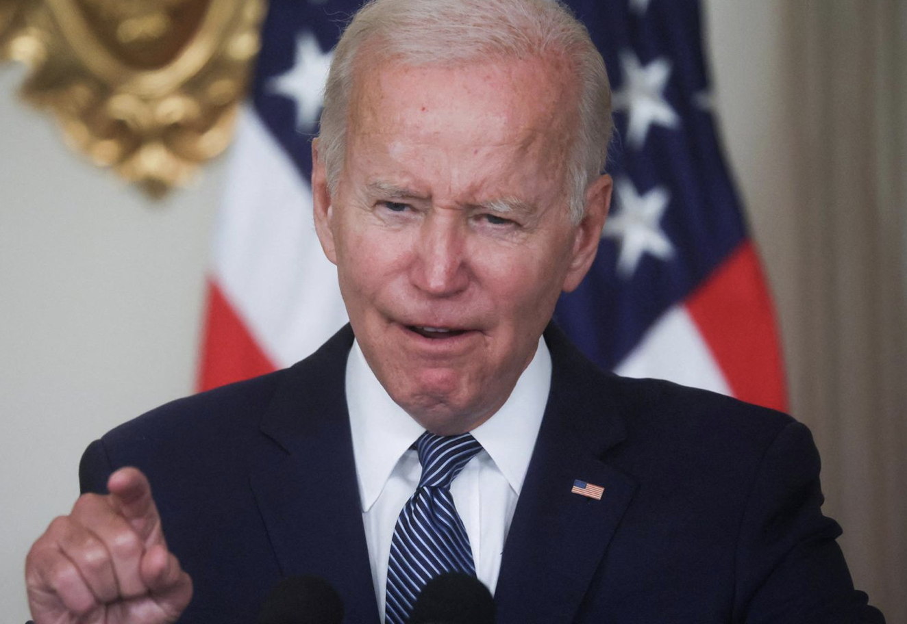 Sarcastic Biden points finger sneers