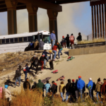 1000's of illegal immigrants cross the border in LONG line