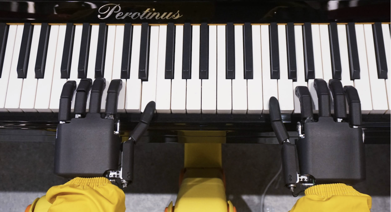 Robot - AI - playing piano
