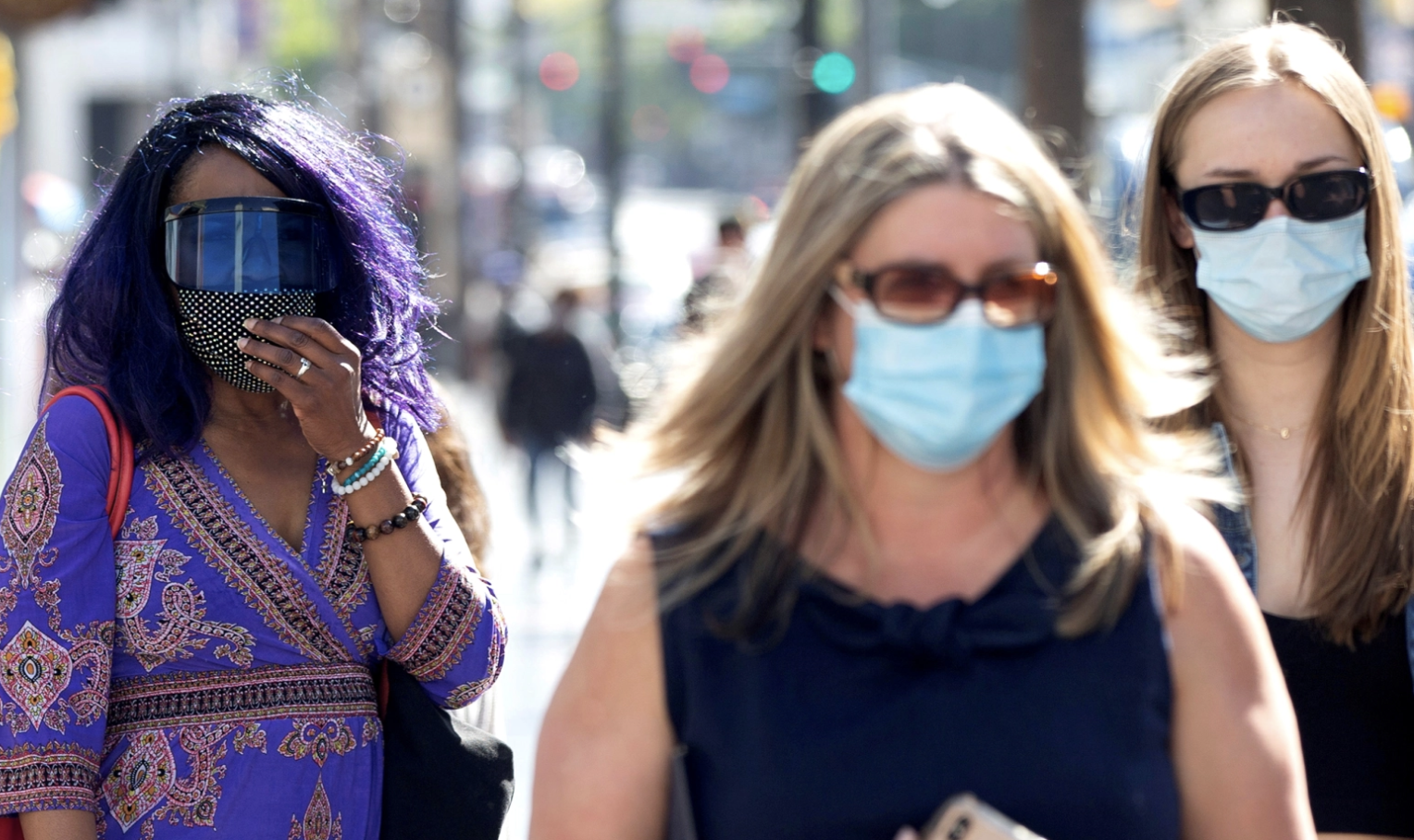LA Residents wearing masks outside