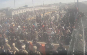 illegal immigrants rush El Paso border
