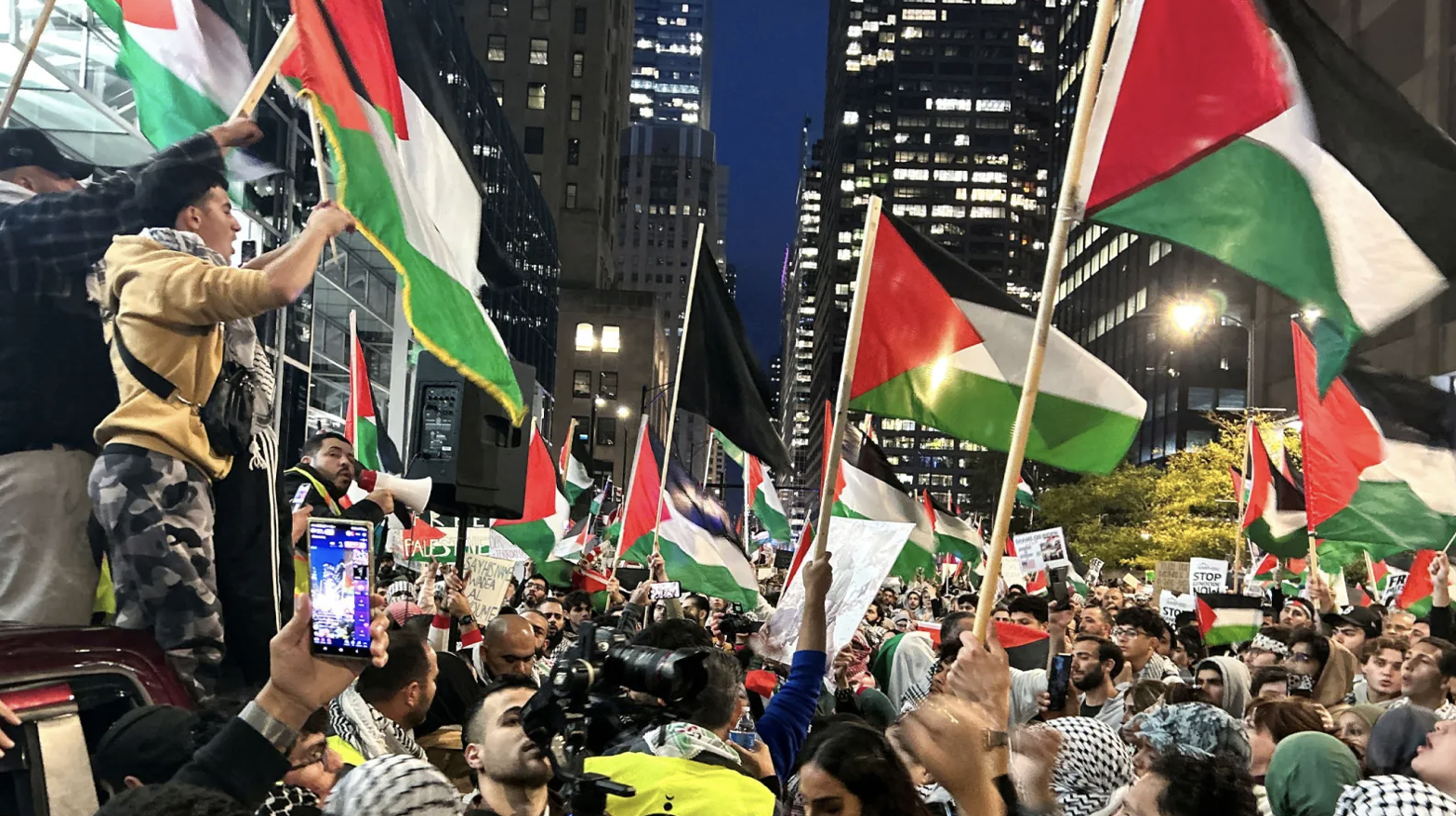 Chicago protesters in support of Palestinians & Hamas