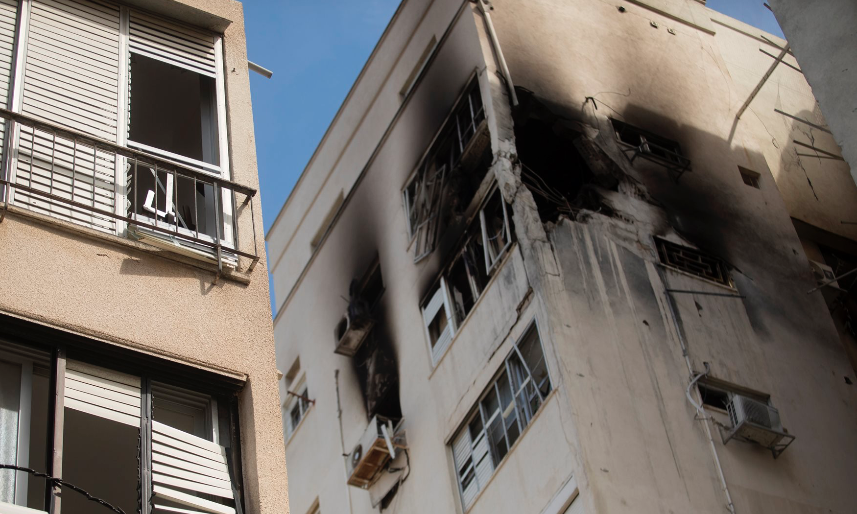 Tel Aviv building damaged by a missile from the Gaza Strip