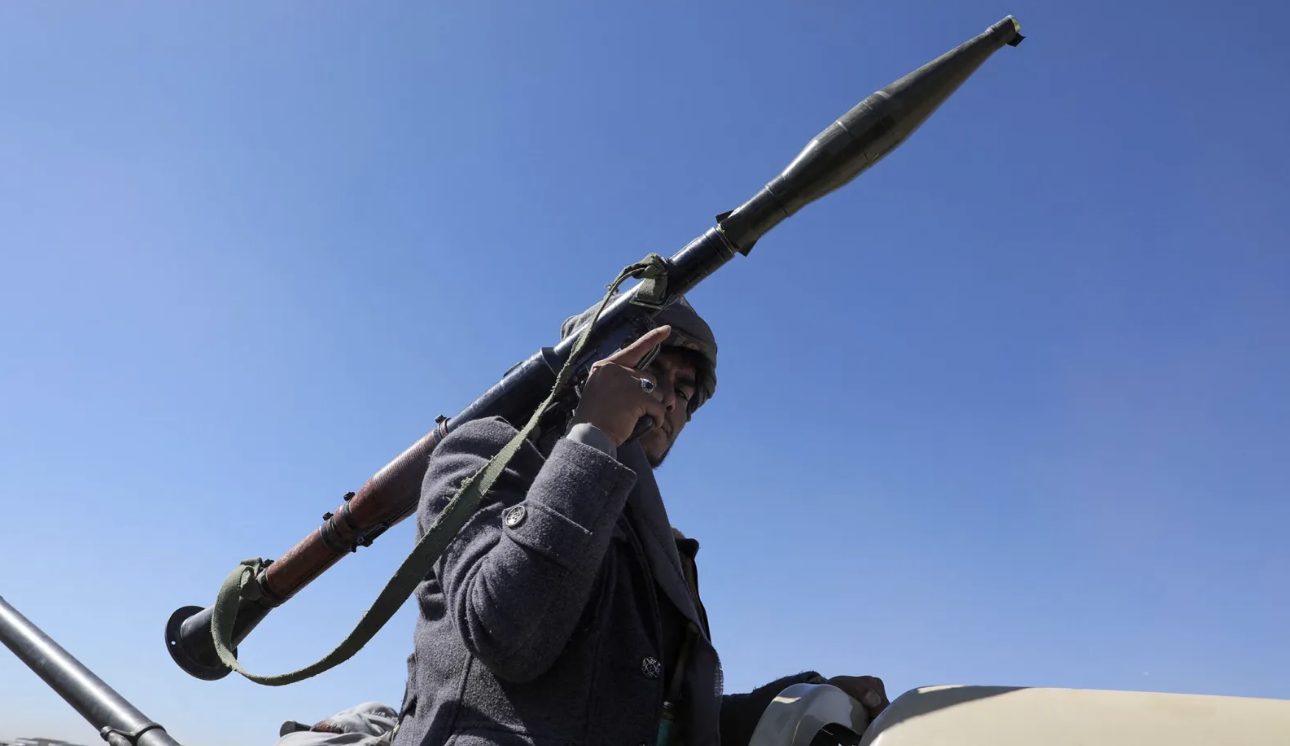 Houthis supporter carries and RPG launcher