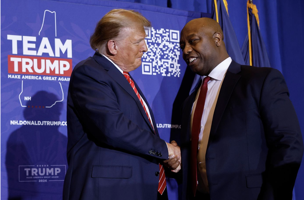 Sen Tim Scott (R, SC) shakes hands with Donald Trump