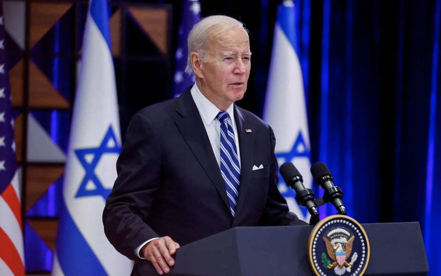 Biden with US and Israeli flags