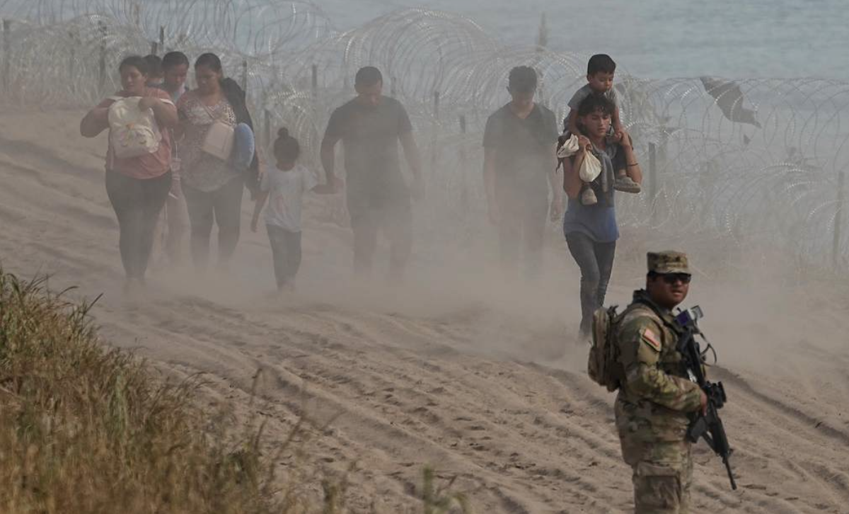 Illegal immigrants cross into TX - dusty road