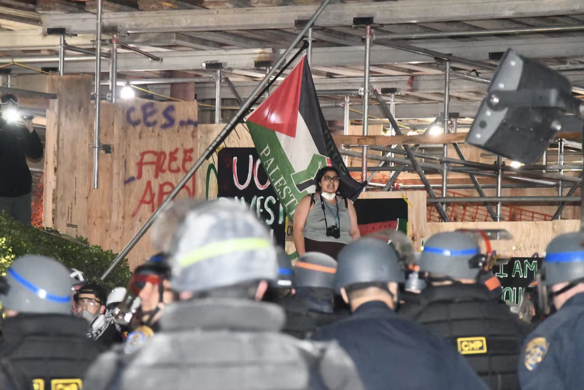 Protesters refused to leave - CHP officers remove pro-Palestinian encampment at UCLA