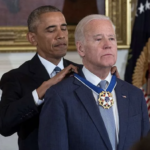 Obama fastens award around Biden's neck