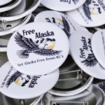 Campaign buttons urging Alaskans to repeal ranked choice voting