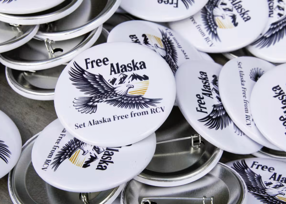 Campaign buttons urging Alaskans to repeal ranked choice voting