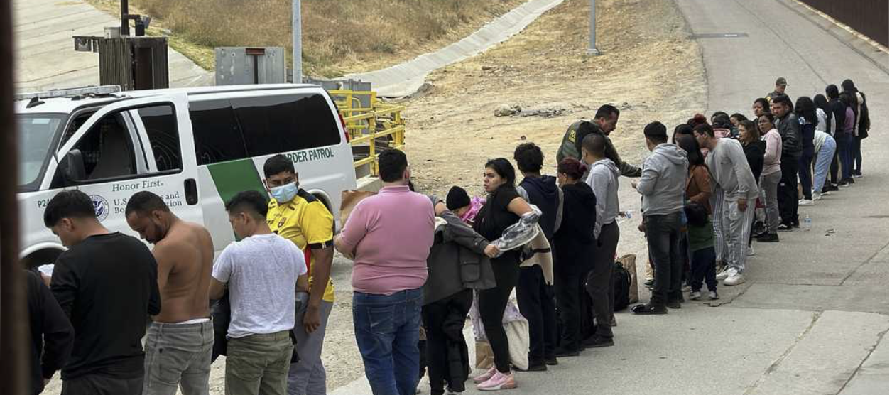 Long line of illegal immigrants with DPS at the border wall