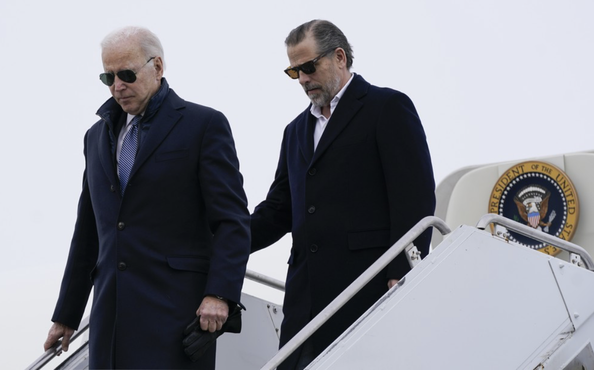 Joe and Hunter Biden disembarking from Air Force 1