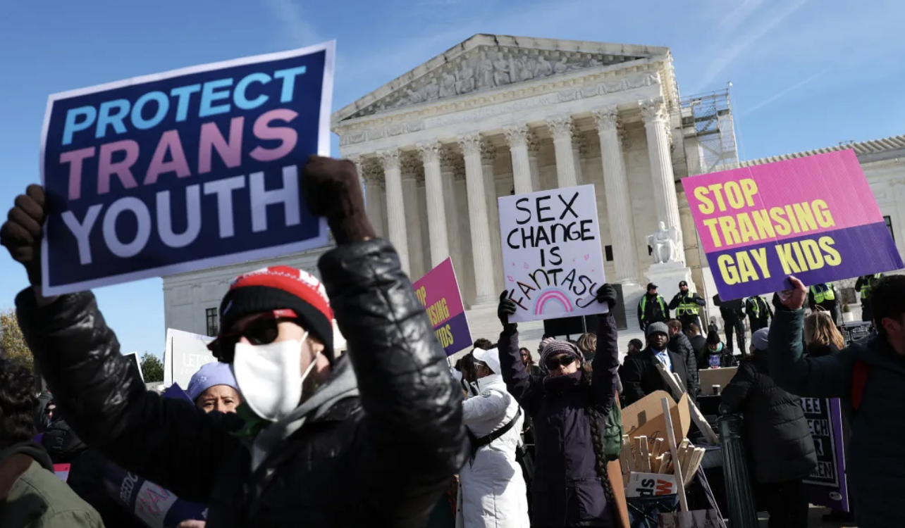 Pro and Anti trans protesters at Supreme Court building